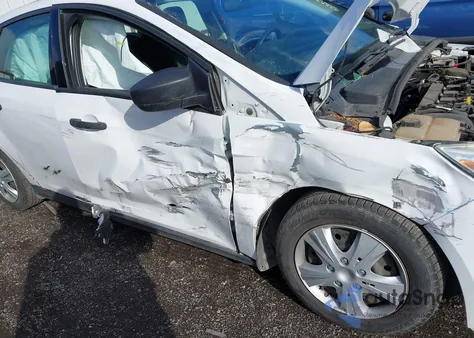 2014 Ford Focus S z USA, uszkodzony, nr VIN 1FADP3E24EL443384